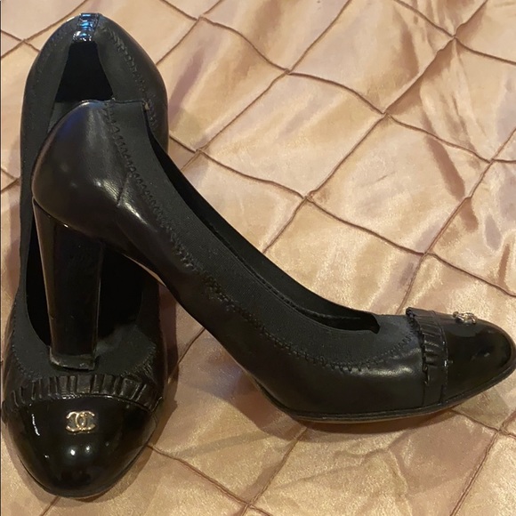 Chanel fabulous black leather heels, size 36.5 - Picture 2 of 12
